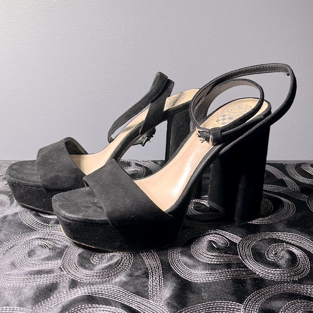 VINCE CAMUTO Chastin Platform Sandal